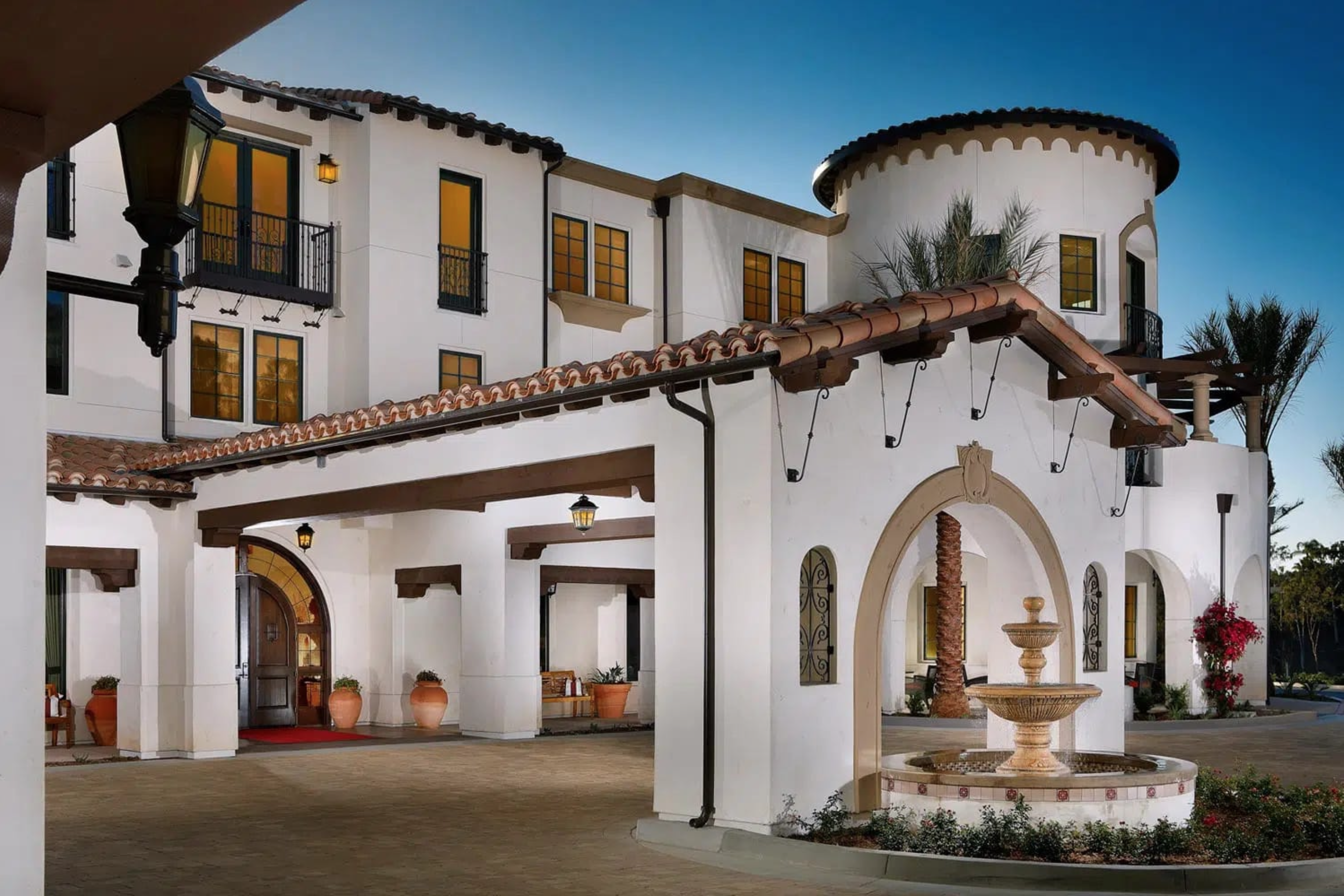 Crestavilla porte cochere and arrival courtyard